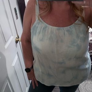Universal thread blue and white tie dyed tank top